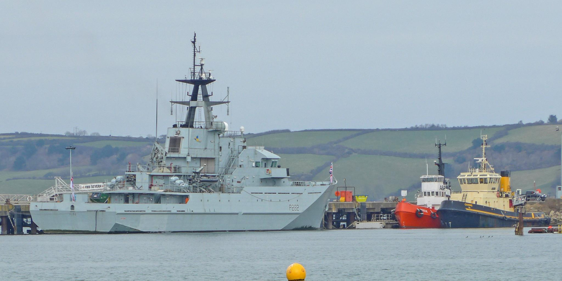 Британские ВМС перехватили российский военный корабль у берегов Великобритании