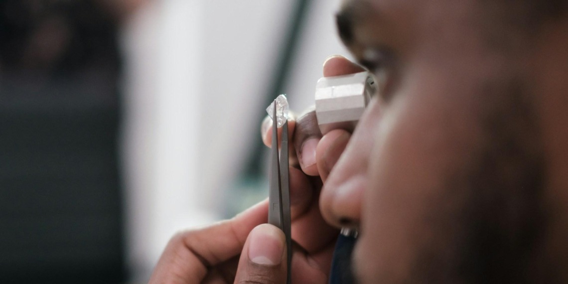 ФСБ пресекла в Челябинской области попытку похищения бриллиантов из Госфонда