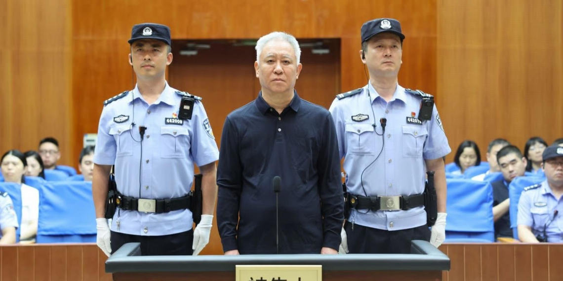 В Китае дали пожизненный срок миллиардеру-основателю Evergrande 