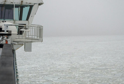 Немецкий ледокол сломался в Балтийском море при сопровождении СПГ-танкера