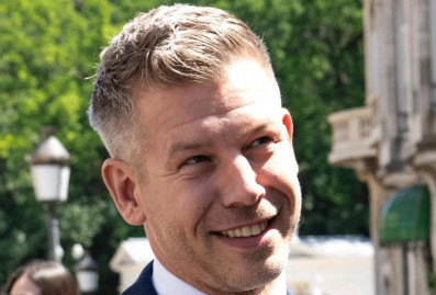 Премьер Венгрии Мадьяр лишился неприкосновенности из-за дела о краже телефона