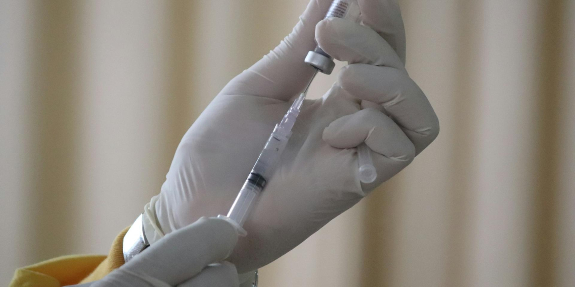 Первый пациент в РФ получил вакцину от рака