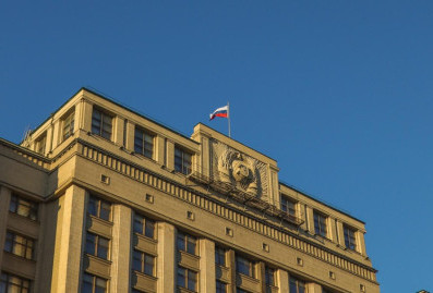 Госдума ужесточила правила получения полиса ОМС мигрантами