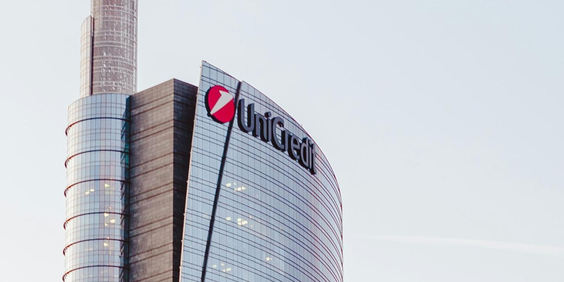 Bloomberg: уход Raiffeisen и UniCredit из России зашел в тупик