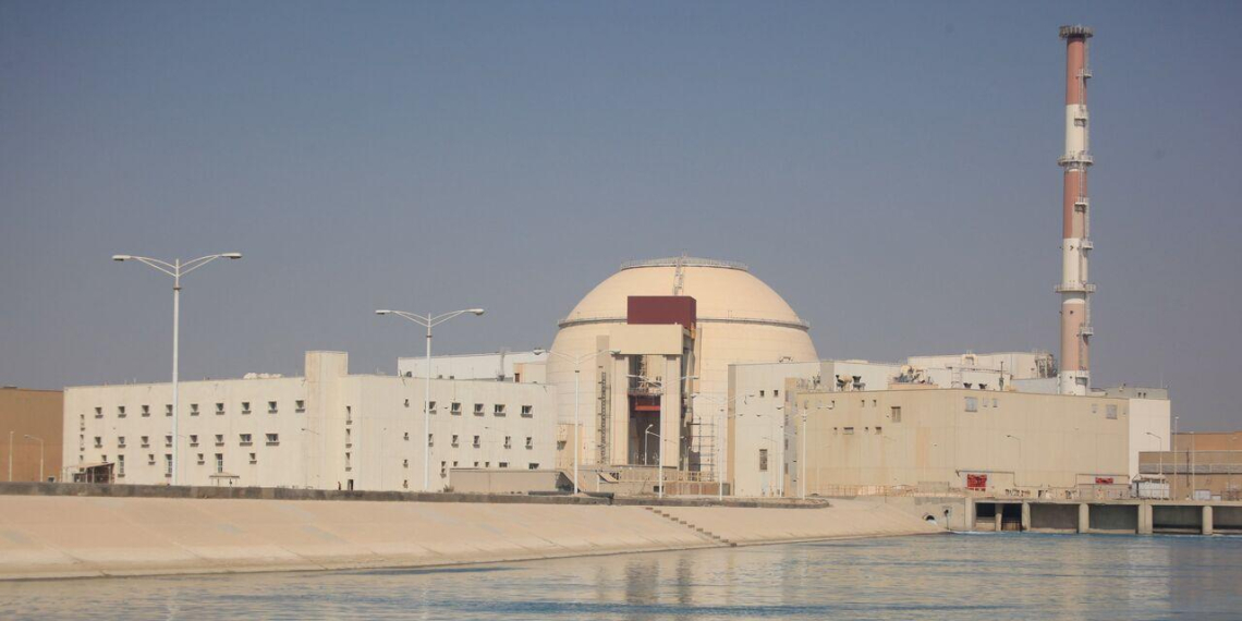 При новом ударе по иранской АЭС "Бушер" погиб сотрудник