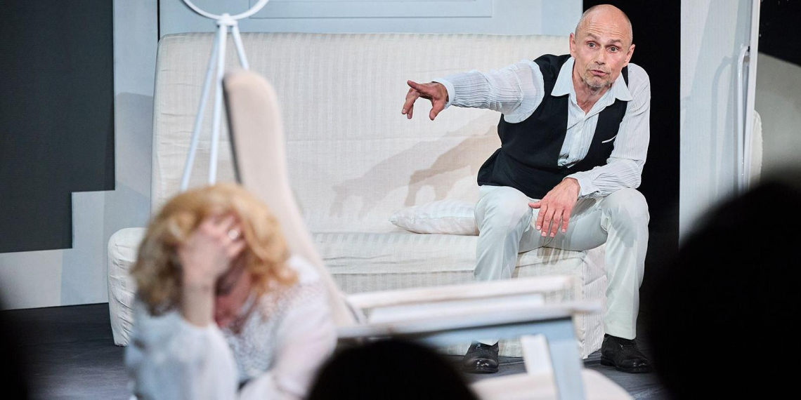 В "Мосбилете" появились билеты на спектакль "Маленькие супружеские преступления"