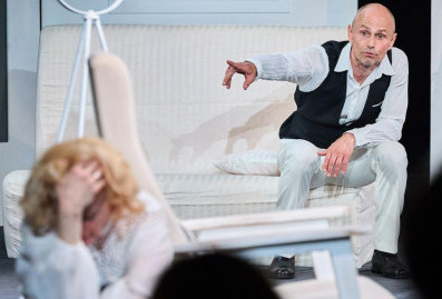 В "Мосбилете" появились билеты на спектакль "Маленькие супружеские преступления"