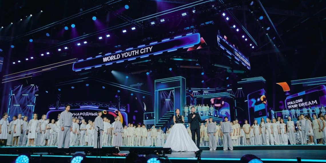 МФМ-2026: тысяча артистов, космонавты с МКС и Чебурашки на закрытии фестиваля в Екатеринбурге 
