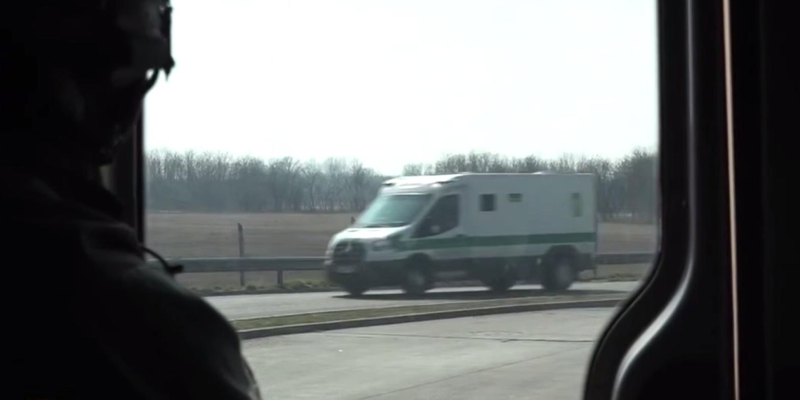 Венгрия согласилась вернуть Украине инкассаторские машины, но без денег и золота