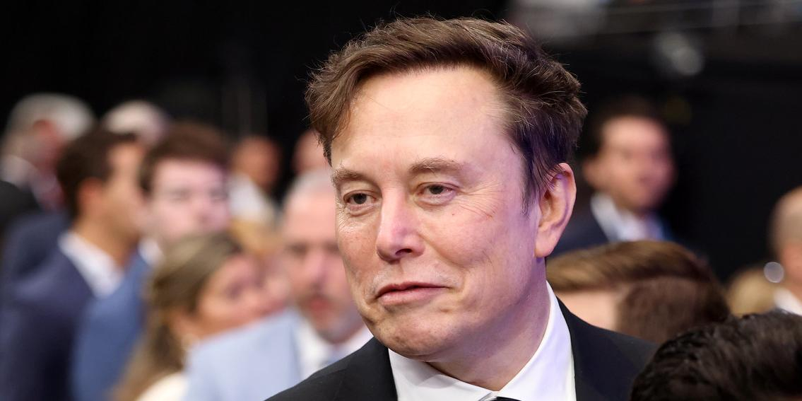 Илон Маск выложил премьера Британии Кира Стармера в бикини