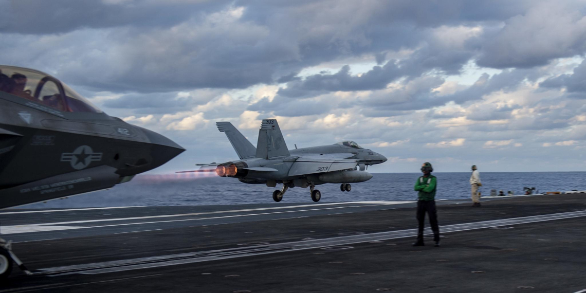 США и Израиль атаковали иранский остров Харк