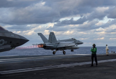 США и Израиль атаковали иранский остров Харк