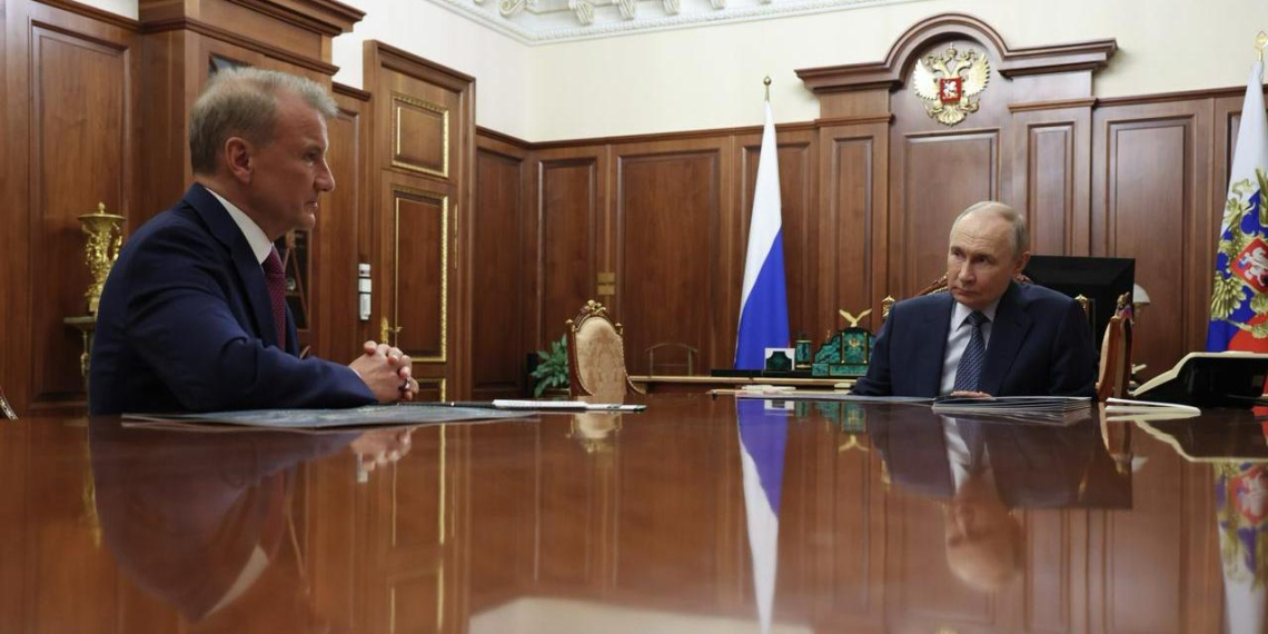 Путин предостерег банки от введения скрытых платежей по ипотеке