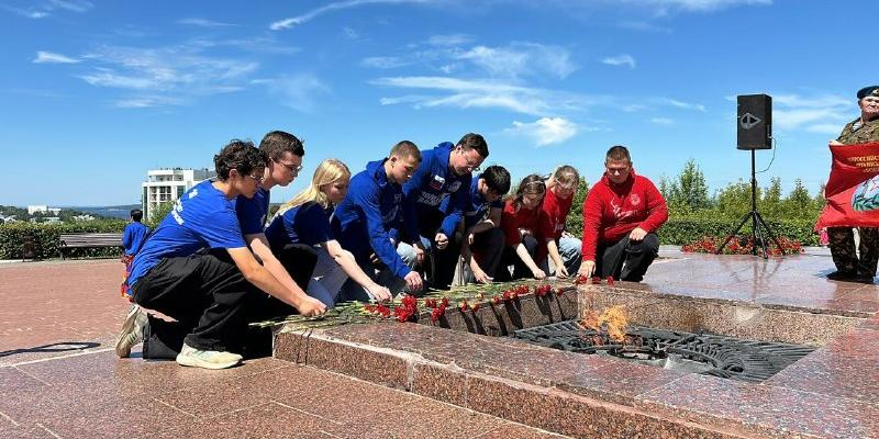 "Единая Россия" и "Молодая Гвардия" отметили День ветеранов боевых действий акциями по всей стране 