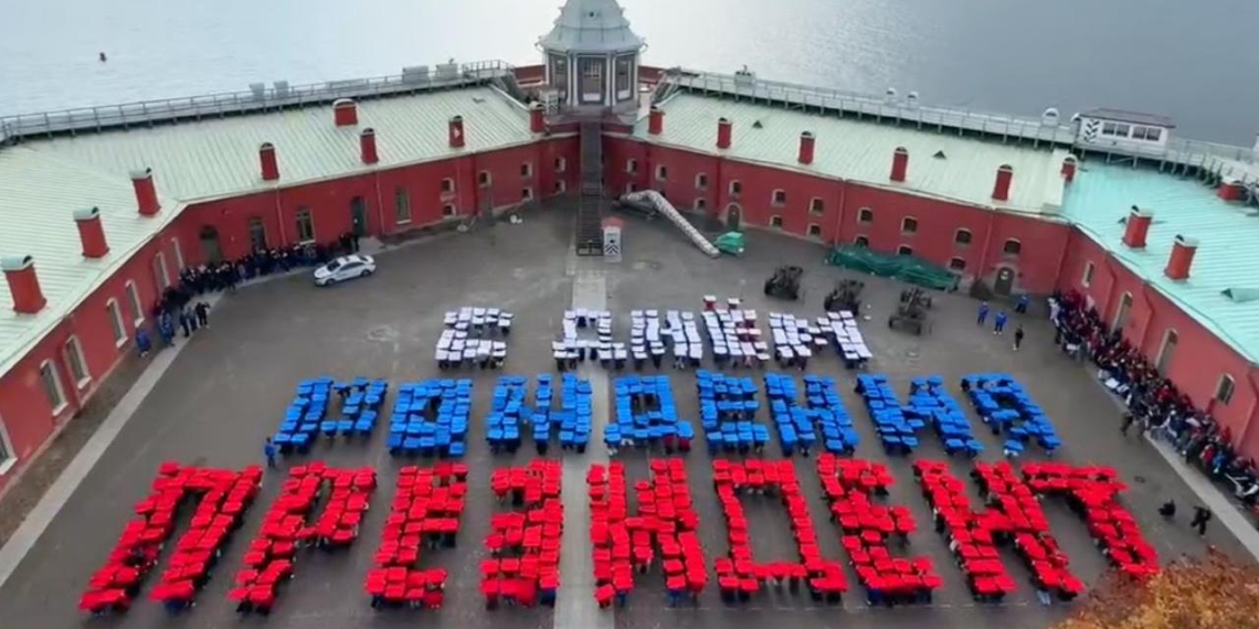 От Калининграда до Камчатки: Путина поздравляют с днём рождения 