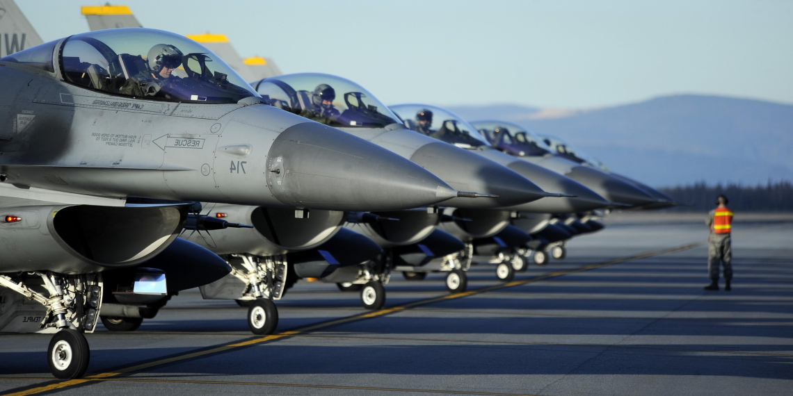 FT: военный концерн Lockheed Martin допустил передачу F-16 Украине через "третьи страны"