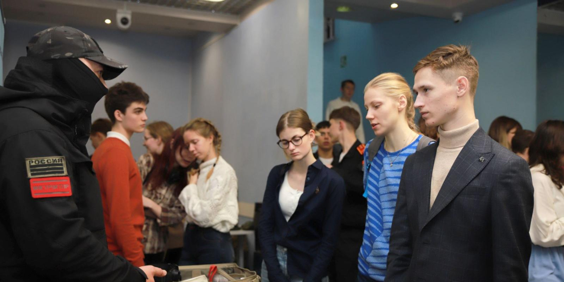 Столичная молодёжь встретилась с ветеранами СВО на форуме "Герой моего района"