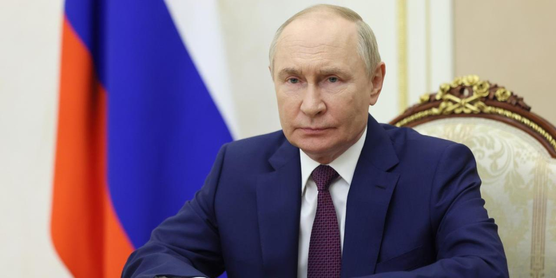 Глава государства поздравил ВМФ с профессиональным праздником