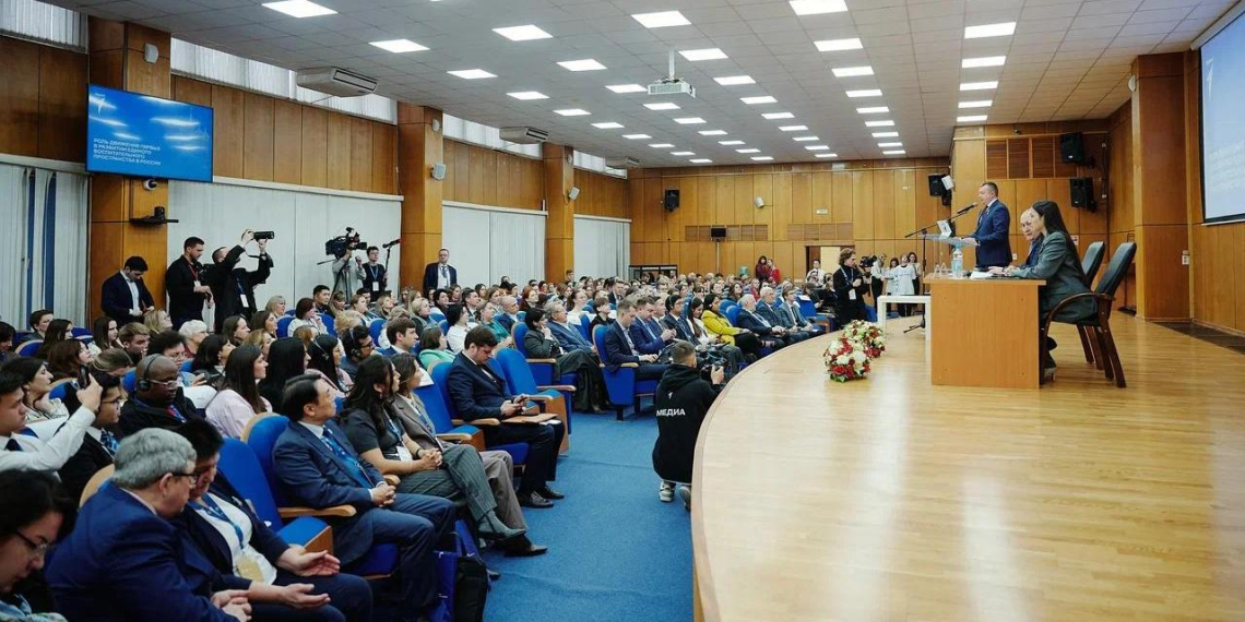 В Москве обсудили программу развития Движения Первых до 2030 года