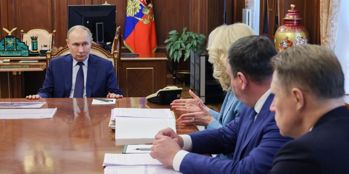 Путин провёл совещание по семейной политике и здравоохранению 