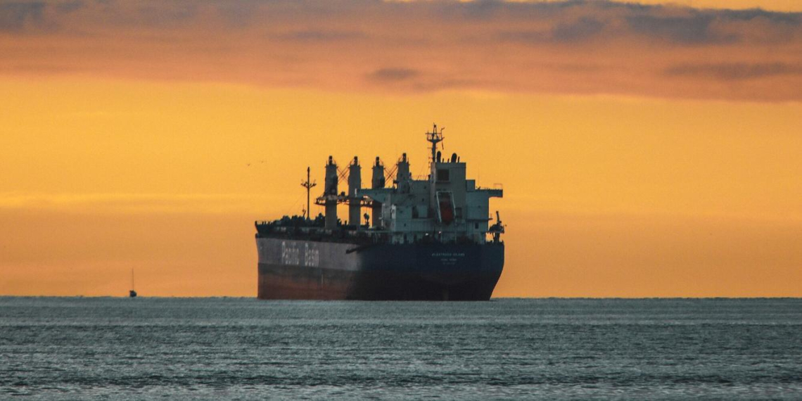 США вновь временно вывели из-под санкций экспорт российской нефти