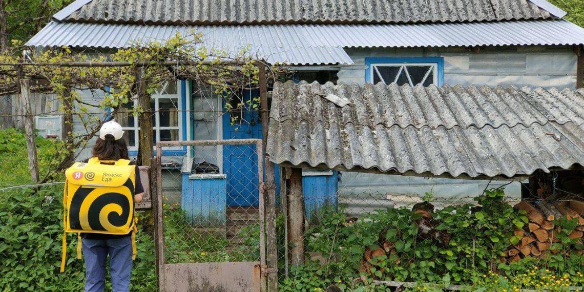Глава "Почты России" возмутился "чересчур" высокими зарплатами курьеров