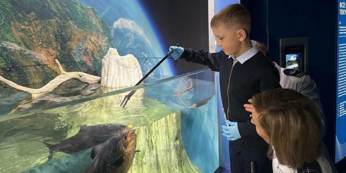 Владимир Путин исполнил мечту семилетнего участника "Ёлки желаний"