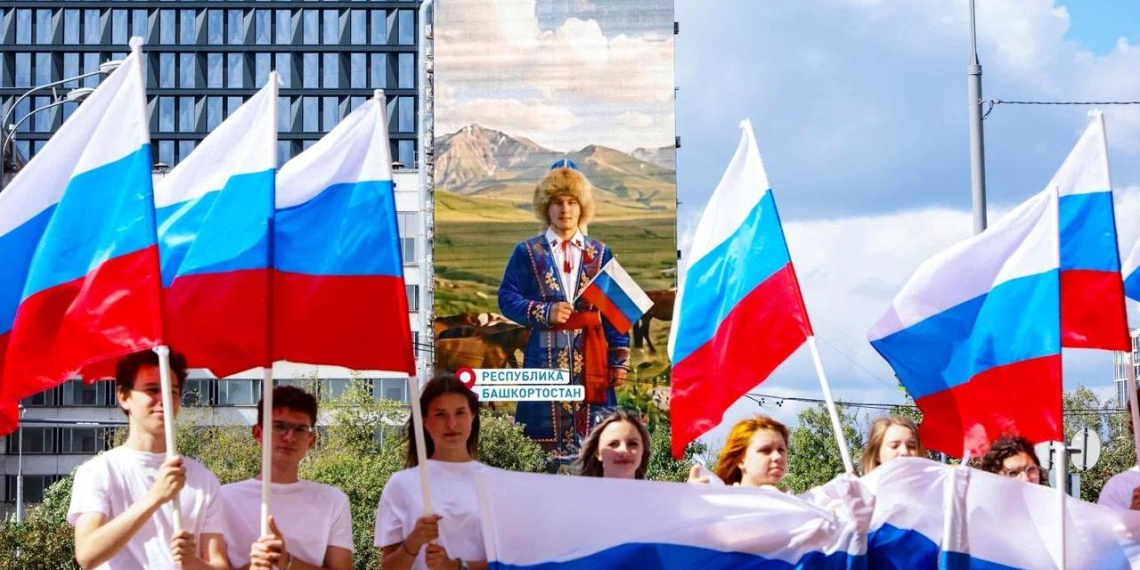Народный фронт, МАЕР и "Таврида.АРТ" запустили цифровую акцию ко Дню флага 