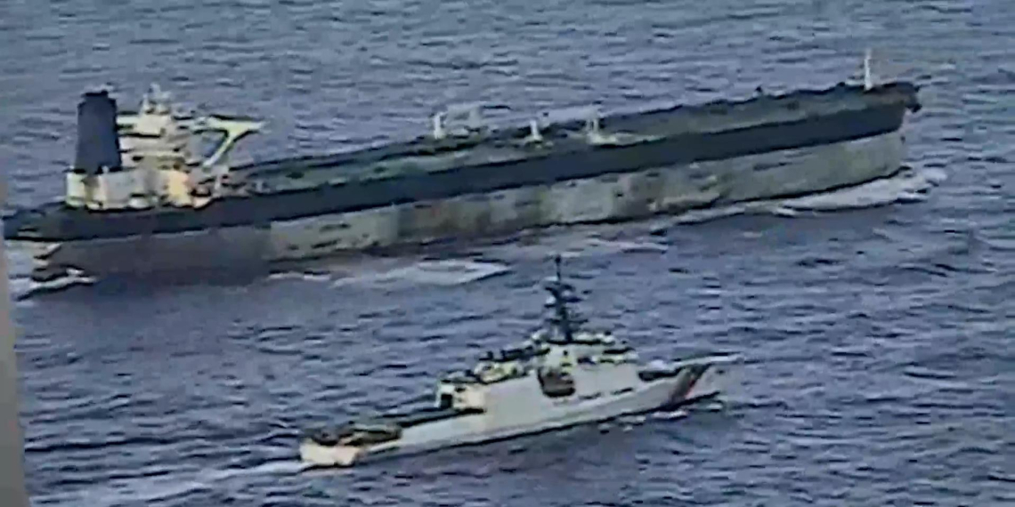 Китай осудил захват Штатами танкера в Атлантике