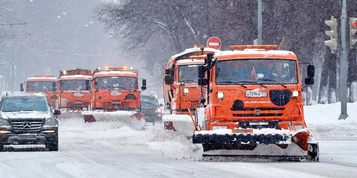В вывозе снега с улиц Москвы задействовали порядка 5000 единиц техники
