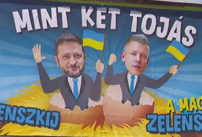 Киев вызвал посла Венгрии из-за карикатурных плакатов про %22клоуна%22 Зеленского