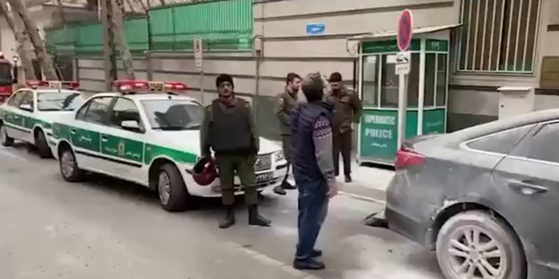 В столице Ирана напали на посольство Азербайджана, один человек погиб