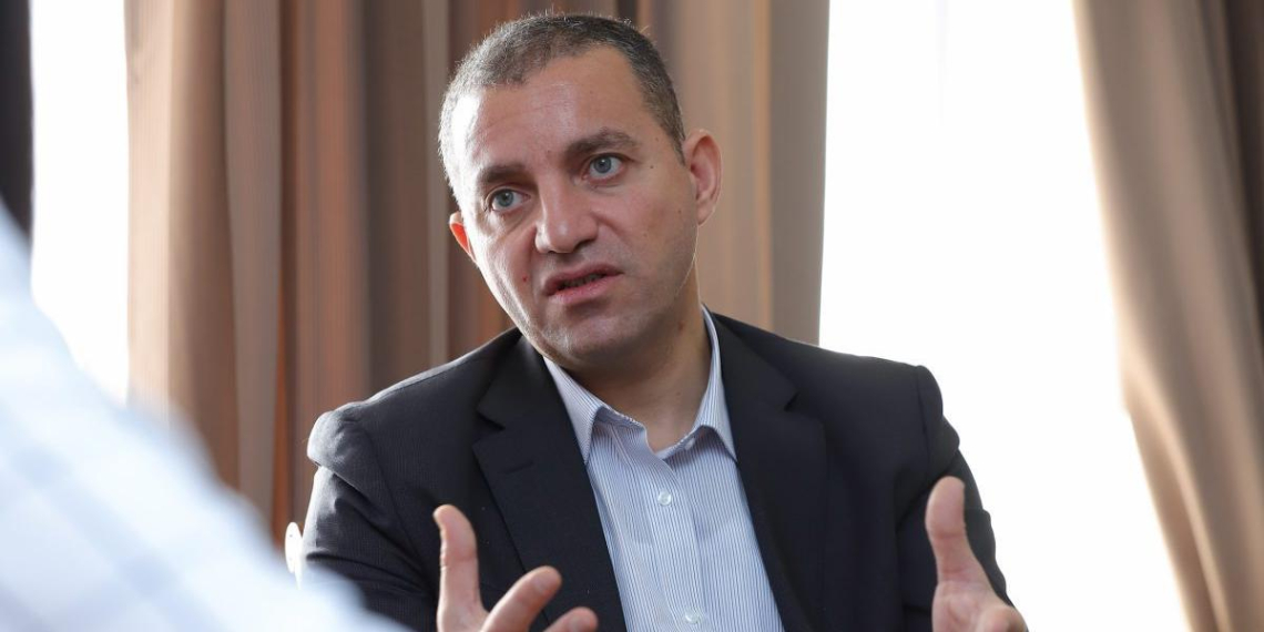 Министр экономики Армении призвал не допустить, чтобы россияне покидали страну