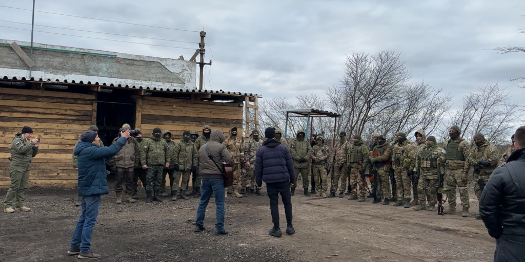 Певец SHAMAN спел для мобилизованных бойцов в Херсонской области 