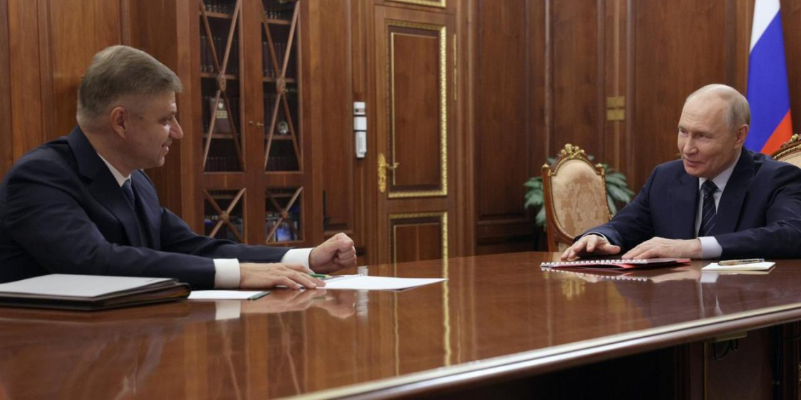 Путин встретился с главой РЖД: 1,7 триллиона доходов и 625 миллионов пассажиров за полгода 