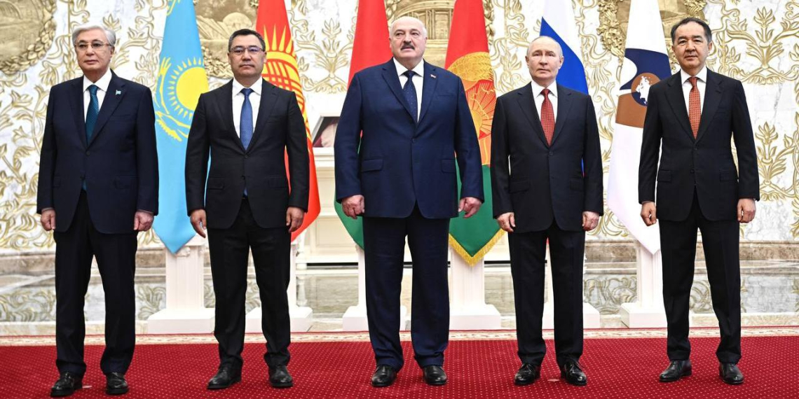 Путин: ЕАЭС показывает темпы роста выше среднемирового уровня