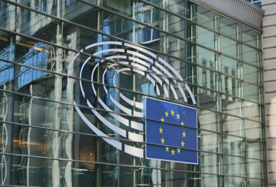 ЕС хочет лишить Сербию €1,5 млрд из-за отката реформ и сотрудничества с РФ