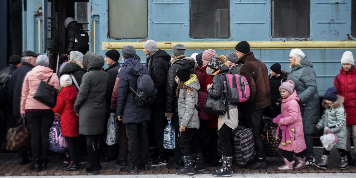 Евросоюз введет санкции против российских чиновников за эвакуацию детей из зоны конфликта