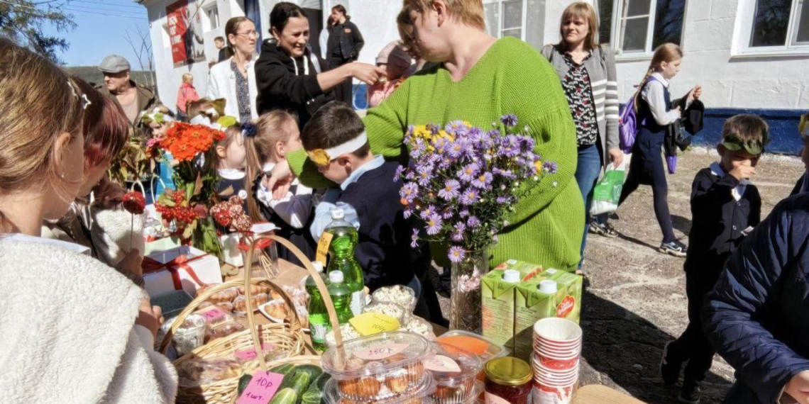 В ЕАО прошла школьная ярмарка в поддержку бойцов на передовой