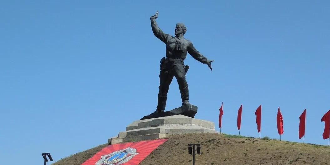 В ЛНР прошли мероприятия к 83-й годовщине подвига политрука Еременко