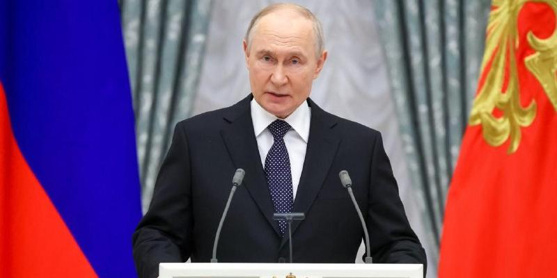 Путин встретился с первым выпуском "Времени героев" 