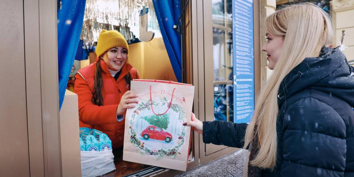 На акции "Москва помогает" собрано более 156 тысяч подарков для участников СВО и их семей