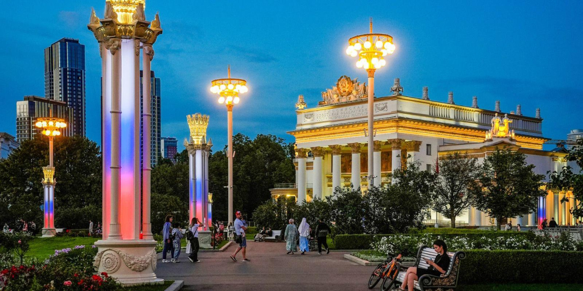 Собянин: к 2030 году практически все светильники в Москве будут светодиодными
