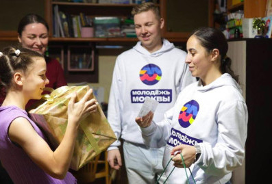 Собянин исполнил мечту девочки из Луганска в рамках "Ёлки желаний"