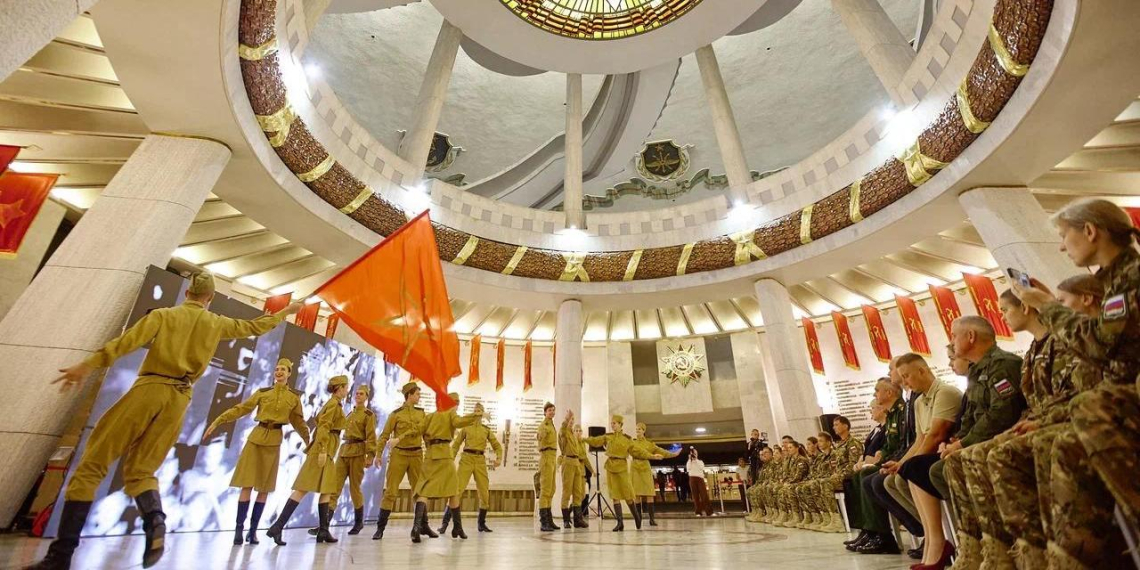 В Волгограде наградили победителей Всероссийской игры "Семейная зарница"