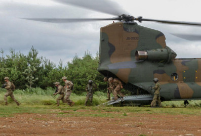 Япония приняла рекордный оборонный бюджет на фоне напряженности с Китаем