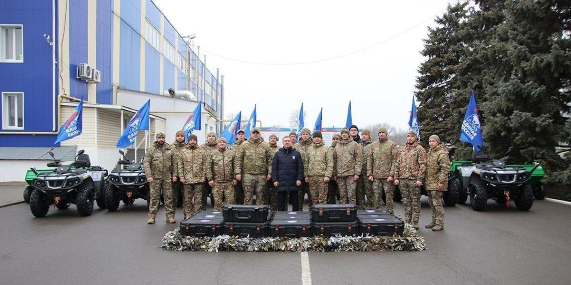 "Единая Россия" и уральский фонд передали военную технику бойцам группировки "Центр"