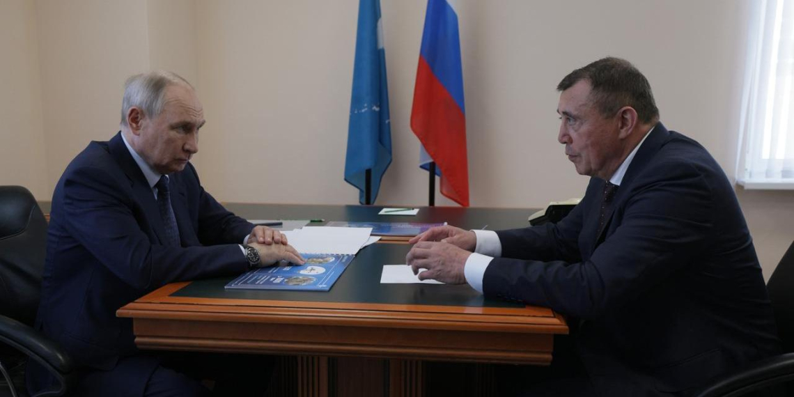 Путин встретился с губернатором Сахалинской области Валерием Лимаренко 