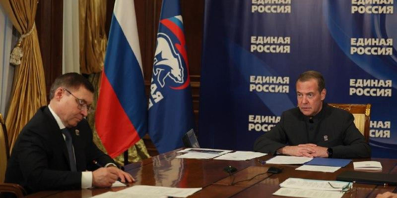 Медведев: При поддержке "Единой России" обновят более 17 тысяч отделений почты 