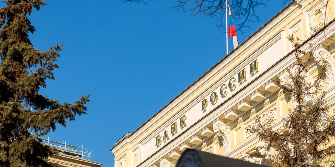 Центробанк обяжет банки привязать счета россиян к ИНН